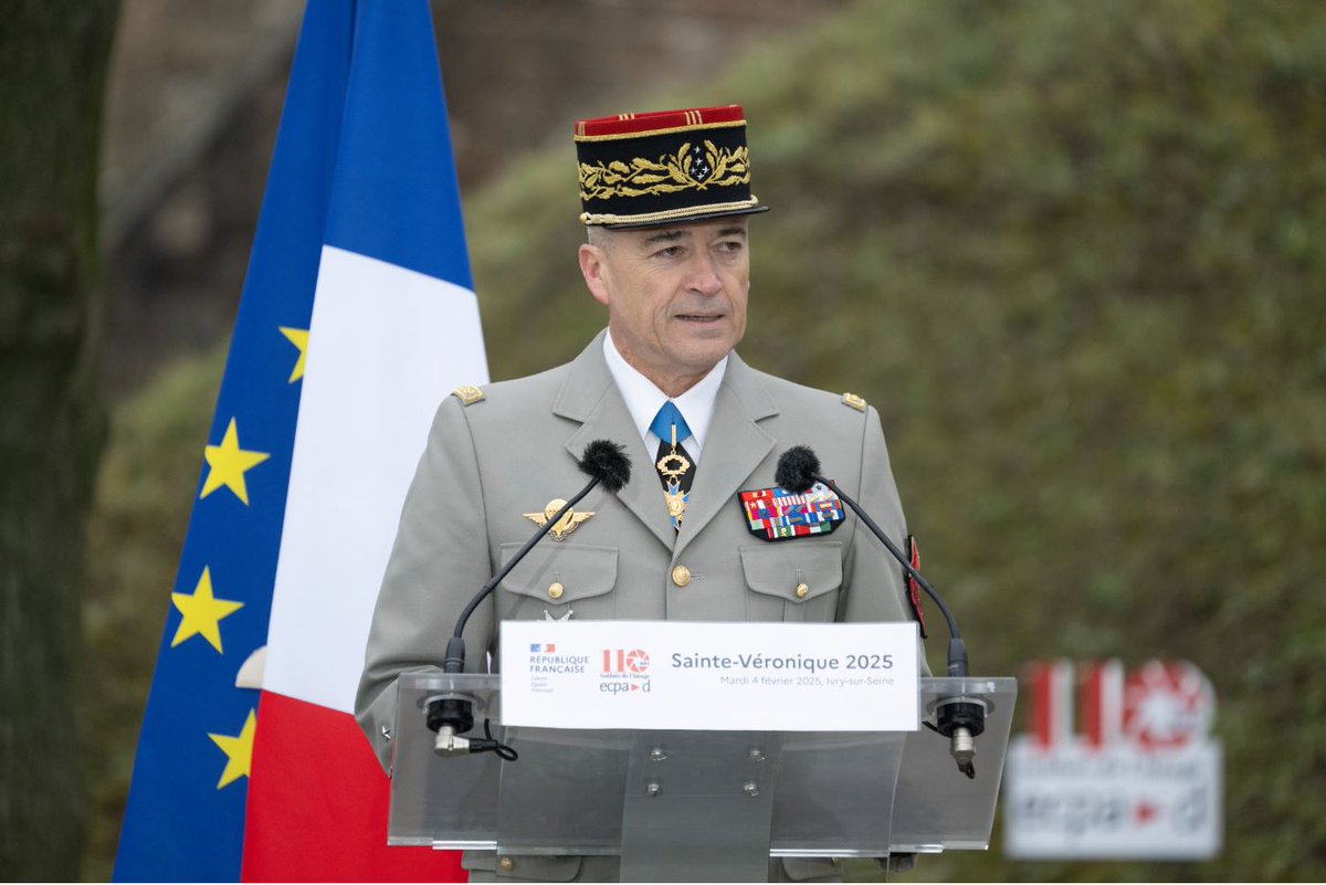 ecpa_d's tweet image. [Départ du général Thierry Burkhard, chef d’état-major des armées]
Alors que le général Thierry Burkhard quitte ses fonctions, l’ECPAD tient à saluer un chef militaire à la vision claire et résolument moderne.
Tout au long de son mandat, il a été un soutien actif de l’ECPAD et…