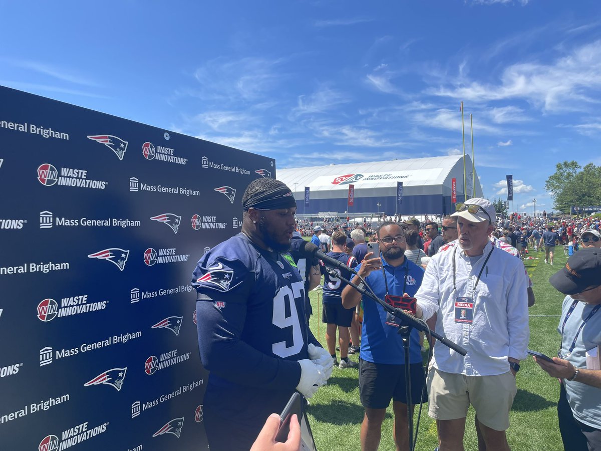 _AndrewCallahan's tweet image. #Patriots DL Milton Williams says he was happy to see DC Terrell Williams, who “always got a little extra shit-talking when it comes to (the D-line).”
Williams coached D-lines in Tennessee and Detroit before getting the DC job.