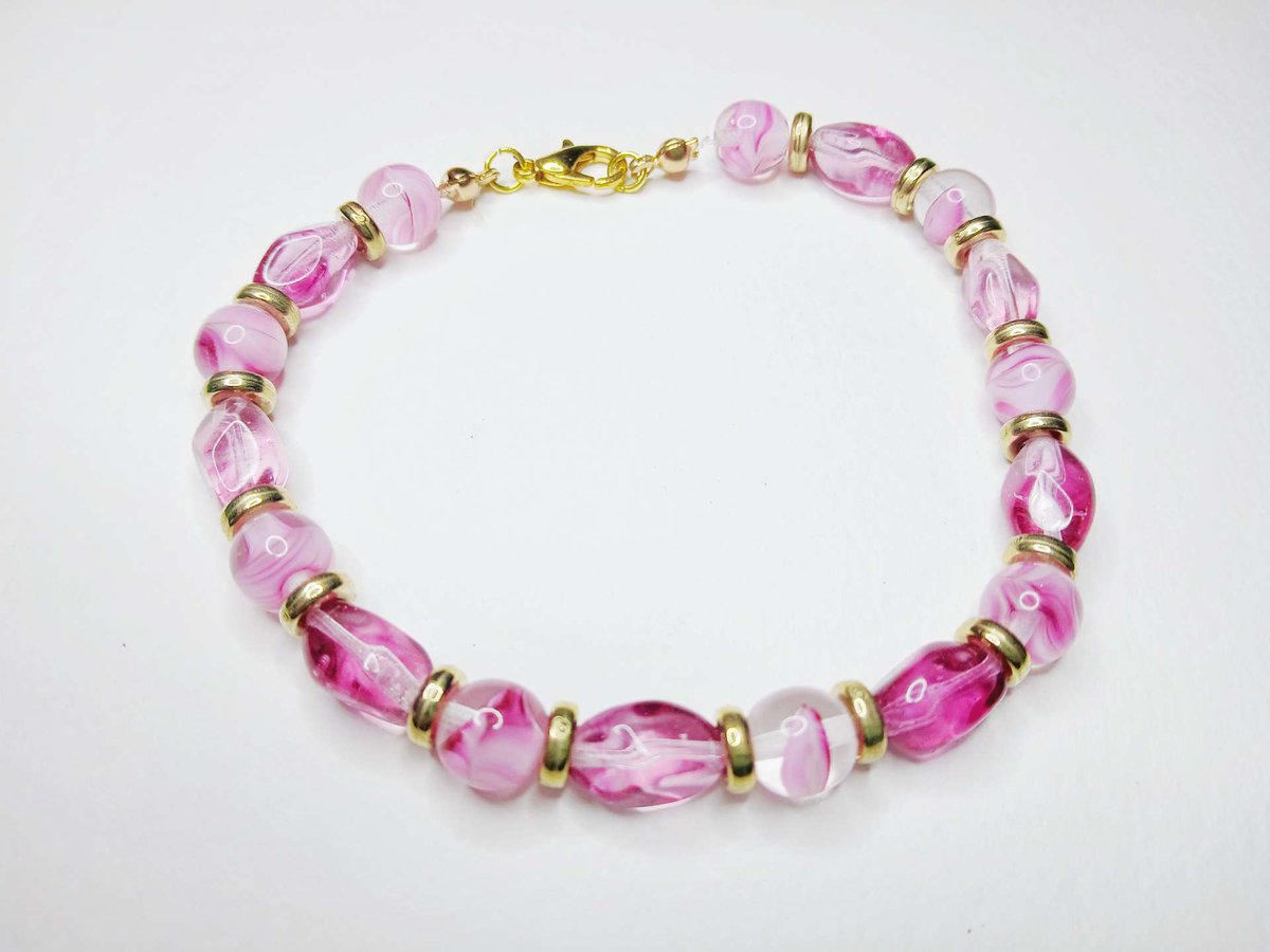 SEEyourVIBE's tweet image. Delicate and dreamy, the Blush Bloom bracelet is a handcrafted piece that radiates gentle beauty. Featuring soft pink beads, clear beads with dainty pink flowers inside, and elegant gold accents, this bracelet feels like spring wrapped around your wrist.