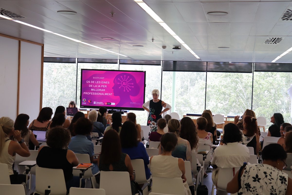 lourdes Muñoz (@lourdesmunoz) on Twitter photo He presentat l'ultima mentoria presencial del #Bootcamp “Ús de les eines de la IA per millorar professionalment” a l'#espailidera de #barcelonactiva
Ha estat un luxe comptar amb <a href="/Joanavisa/">Joana Visa</a> una dona que empodera i dona força a les dones per impulsar la seva carrera professional. He presentat l'ultima mentoria presencial del #Bootcamp “Ús de les eines de la IA per millorar professionalment” a l'#espailidera de #barcelonactiva
Ha estat un luxe comptar amb <a href="/Joanavisa/">Joana Visa</a> una dona que empodera i dona força a les dones per impulsar la seva carrera professional.