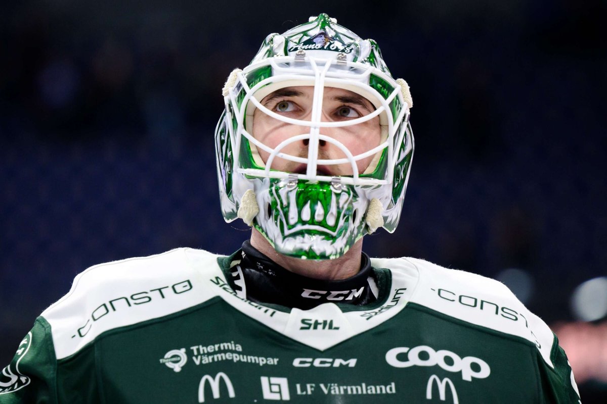 VFSPORTEN's tweet image. Det blev ingen förlängning med Färjestad.
Nu är nästa klubbadress klar för Max Lagacé.
"En toppmålvakt som framför allt kan vara den avgörande skillnaden för oss i slutspelet"
vf.se/2025/07/23/lam… #fbkse
