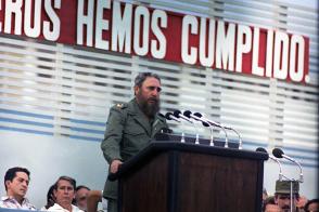 FSoldadodeIdeas's tweet image. 📷 Discurso de #FidelCastro en la inauguración del combinado textil "Celia Sánchez Manduley" en #SantiagodeCuba
👉 Más fotos en: fidelcastro.cu