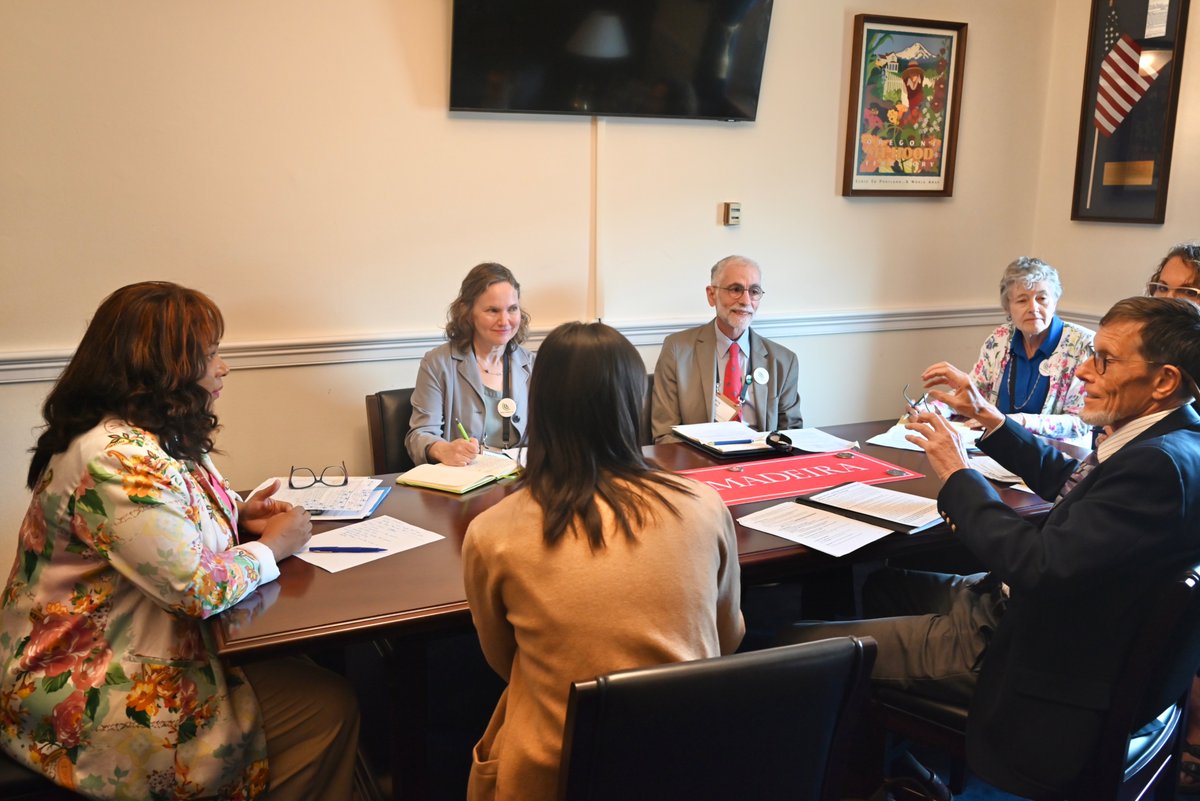 RepBynum's tweet image. During National Parks and Recreation Month, it was great to meet with representatives from @citizensclimate to discuss how we can work together to keep our environment healthy.
Oregon is home to so many beautiful outdoor spaces – I’ll always fight to keep them that way for…