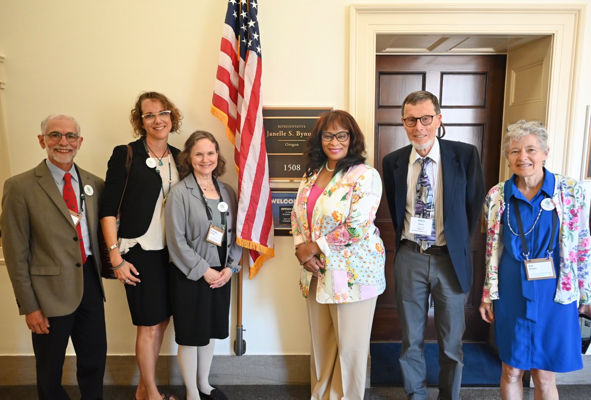 RepBynum's tweet image. During National Parks and Recreation Month, it was great to meet with representatives from @citizensclimate to discuss how we can work together to keep our environment healthy.
Oregon is home to so many beautiful outdoor spaces – I’ll always fight to keep them that way for…