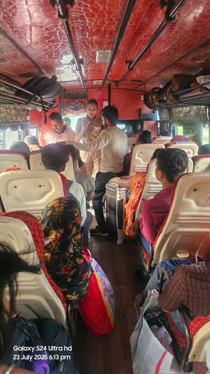 SP_Rewa's tweet image. "नशे से दूरी है जरूरी" अभियान के तहत रीवा सगरा थाना अंतर्गत यात्री बसों और बस स्टैंड पर जाकर यात्रियों और आमजन को नशे से होने वाले नुकसान के बारे में अवगत कराया गया तथा नशा न करने की शपथ दिलाई गई @CMMadhyaPradesh @DGP_MP @JansamparkMP @mohdept @IG_Rewa @ProjsRewa