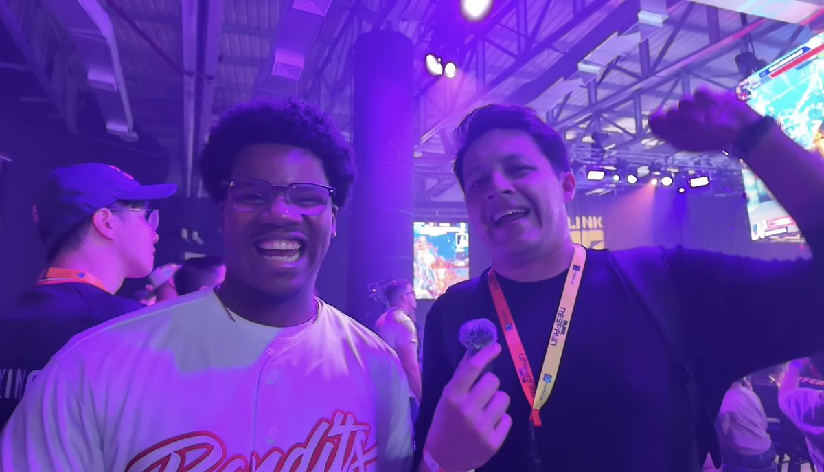 Rebelo_SMF's tweet image. What a fantastic human being is @RobTeeVee Despite being a superstar, he agreed to give us a short interview. I kind of forced him with the Mexican candy—but he still said yes 😂 It was a pleasure meeting you!