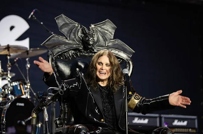 DanielTetsuyama's tweet image. Was thinking about Ozzy again...
I heard that he stopped taking Parkinson meds because he wanted to be completely clear minded for the farewell concert. I have a feeling that expedited his departure. He basically gave his life to his fans &went out like a true legend. Rip Ozzy