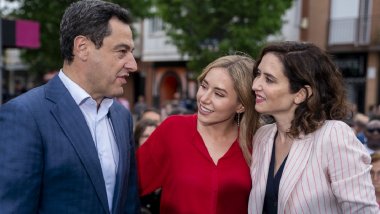 El futuro del PP

Moreno Bonilla: pasó de ser Licenciado en ADE, en 2000, a tener estudios de ADE en 2004 y a no tener siquiera estudios superiores en 2008.

Ayuso: bloquea su expediente académico en la UCM, máster falso y mintió sobre su doctorado.

Noelia Núñez: 3 CVs falsos 👇