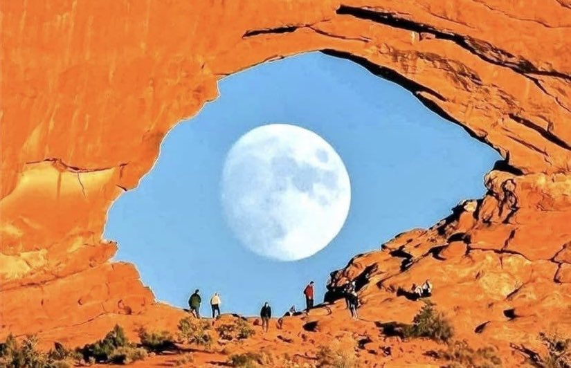 " لا شيء " ..
عبارة مختصرة .. حين يمتلىء القلب بِكل شيء ..
حينَ نعجز عن التعبير عمّا بداخلنا ..
حينَ نُدرك أنّه لن يفهم وجعنا ويشعُر به أحد نكتفي بالقول "لا شيء"وكل الشيء فينا ...