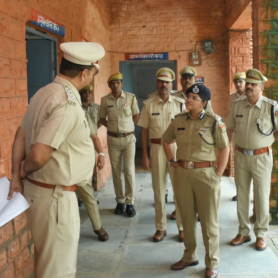 #pali नवनियुक्त पुलिस अधीक्षक श्रीमती पूजा अवाना IPS ने किया पदभार ग्रहण, कार्यालय हाजा का औचक निरीक्षण कर दिए आवश्यक नि
<a href="/PoliceRajasthan/">Rajasthan Police</a>
<a href="/Igp_Jodhpur/">Jodhpur Range Police</a>
@ips_poojaawana

#rajasthanpolice #pali #palipolice #office 
#sumerpur #bali #sojat