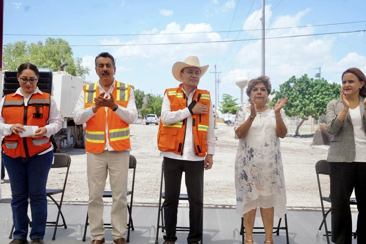Gobierno del Estado de Sonora (@gobiernosonora) on Twitter photo 🚧 Gracias al impulso del gobernador <a href="/AlfonsoDurazo/">Alfonso Durazo</a>, arrancamos con la rehabilitación de la infraestructura del Parque Industrial de #Cajeme.
Seguimos transformando el sur de Sonora por más y mejores oportunidades económicas y de desarrollo para todas y todos.🙌 🚧 Gracias al impulso del gobernador <a href="/AlfonsoDurazo/">Alfonso Durazo</a>, arrancamos con la rehabilitación de la infraestructura del Parque Industrial de #Cajeme.
Seguimos transformando el sur de Sonora por más y mejores oportunidades económicas y de desarrollo para todas y todos.🙌