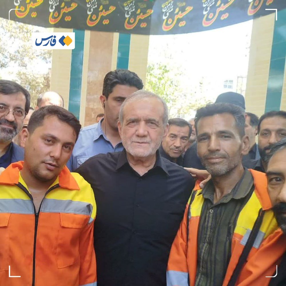 FarsNews_Agency's tweet image. رئیسجمهور: امروز با وجود تعطیلی رسمی، تصمیم گرفتیم از نزدیک روند امور در بخشهای اجتماعی را در قم بررسی کنیم، چرا که گرهگشایی از مشکلات مردم، زمان نمیشناسد.