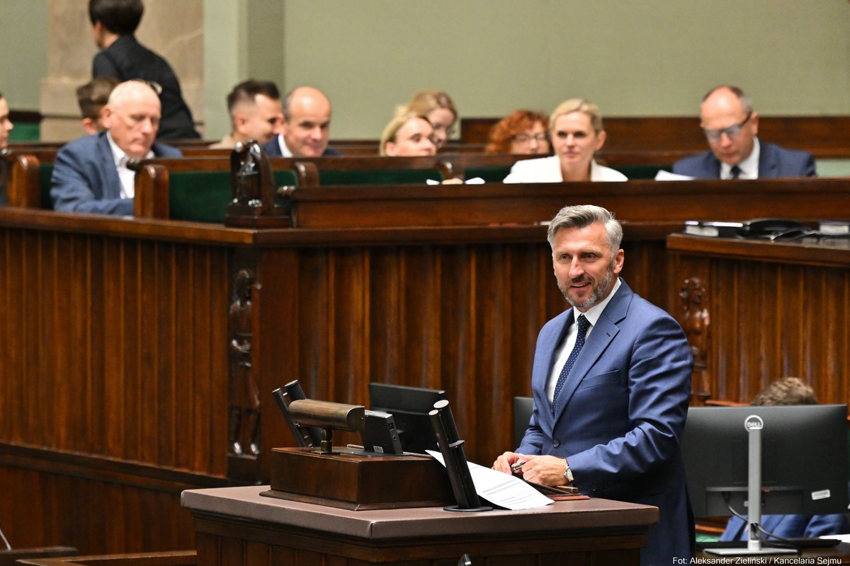 Sejm RP🇵🇱 (@kancelariasejmu) on Twitter photo 📌Sprawozdanie Komisji do Spraw Deregulacji oraz Komisji Edukacji i Nauki o rządowym projekcie ustawy o zmianie ustawy – Karta Nauczyciela zaprezentował pos. <a href="/WSlugocki/">Waldemar Sługocki🇵🇱🇪🇺</a>.
👉Celem nowelizacji jest zapewnienie nauczycielom korzystniejszych warunków organizacji pracy, tj. 📌Sprawozdanie Komisji do Spraw Deregulacji oraz Komisji Edukacji i Nauki o rządowym projekcie ustawy o zmianie ustawy – Karta Nauczyciela zaprezentował pos. <a href="/WSlugocki/">Waldemar Sługocki🇵🇱🇪🇺</a>.
👉Celem nowelizacji jest zapewnienie nauczycielom korzystniejszych warunków organizacji pracy, tj.