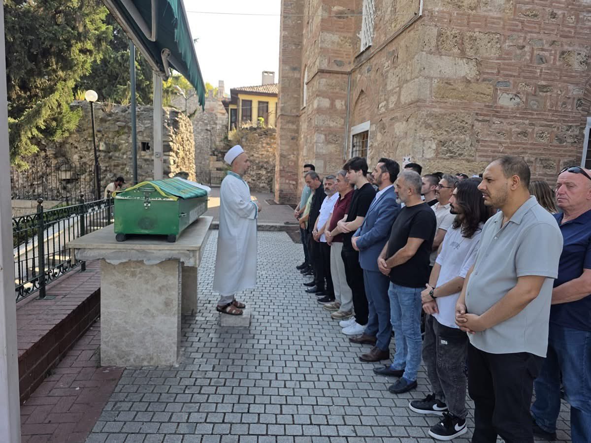 kurtulus_adnan's tweet image. İlçe Kadın Kolları Başkanımız Seda Dursun ile birlikte, önceki dönem Kadın Kolları Başkan Yardımcımız Mine Çitlik’in elim bir trafik kazasında hayatını kaybeden kıymetli evladı Mehmet Can Ulusoy’un cenaze namazına iştirak ettik.
Merhum kardeşimize Allah’tan rahmet, kederli…