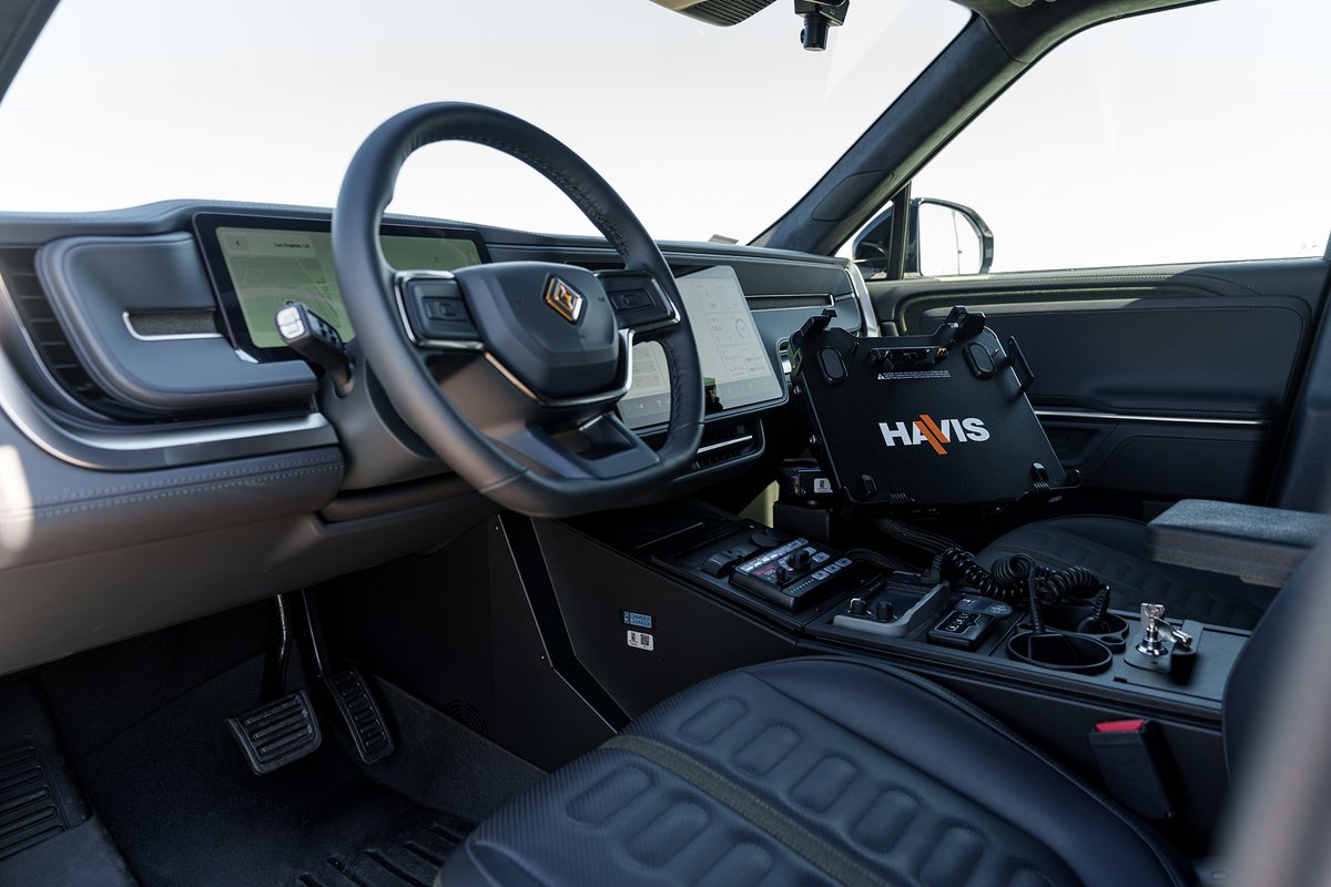 🚨 Finest looking patrol rig right here! <a href="/Rivian/">Rivian</a> R1S upfit by our PatrolEV.com division for <a href="/PaloAltoPolice/">Palo Alto Police</a> 🚔
Built with <a href="/WhelenEng/">Whelen Engineering</a> core - #Rivian #RivianR1S