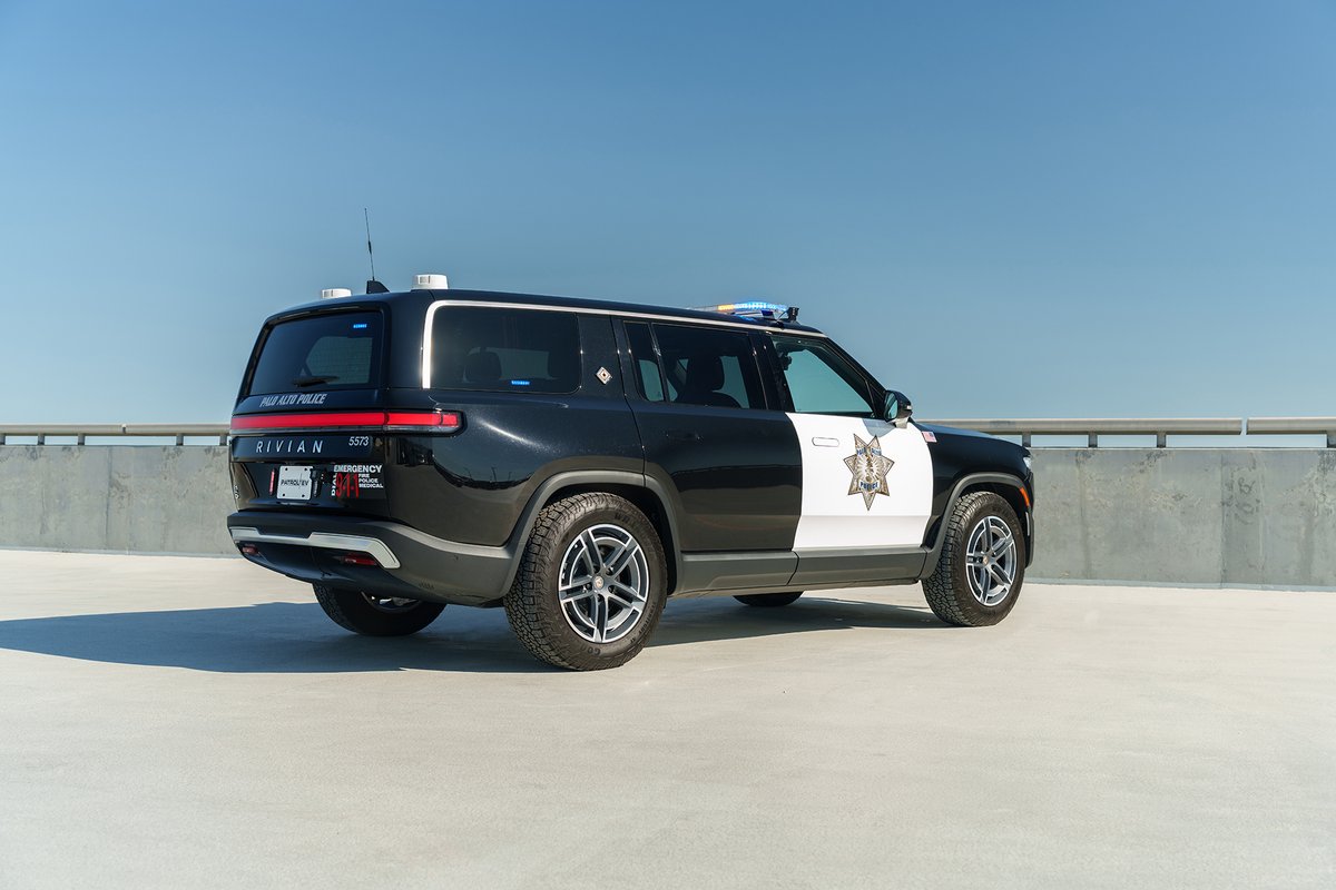 EvSportline's tweet photo. 🚨 Finest looking patrol rig right here! @Rivian R1S upfit by our https://t.co/9st4RbfeQc division for @PaloAltoPolice 🚔
Built with @WhelenEng core - #Rivian #RivianR1S https://t.co/T4kfnS3i8r
