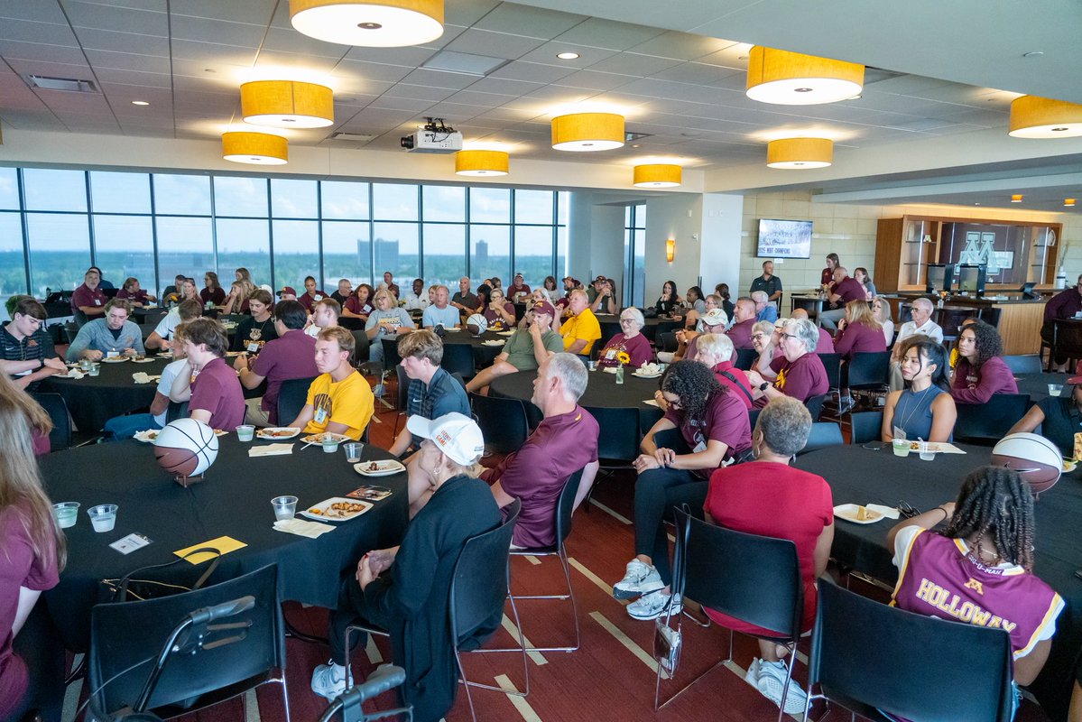 GopherWBB's tweet image. Taking in the 2025 @wbitwbb Championship🏆
Thank you to those that came out and celebrated our champs yesterday 👏
#SkiUMah | #Gophers〽️