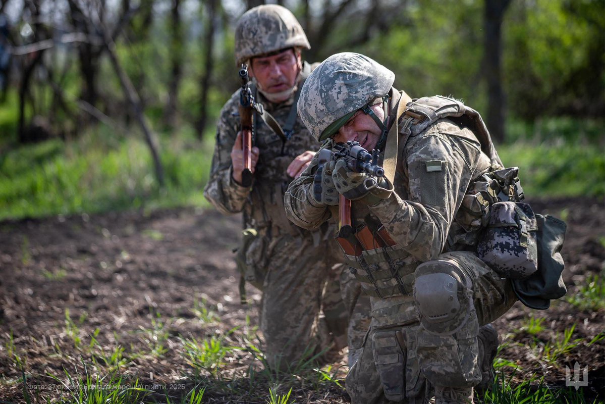 GeneralStaffUA's tweet image. 🇺🇦🔱 Відомий латинський вислів стверджує, що вдача посміхається сміливим.
За кожним з цих обличь та сотнями інших морпіхів – справжня сміливість, незламна воля та відданість Україні.
Комунікаційний підрозділ 37 окремої бригади морської піхоти