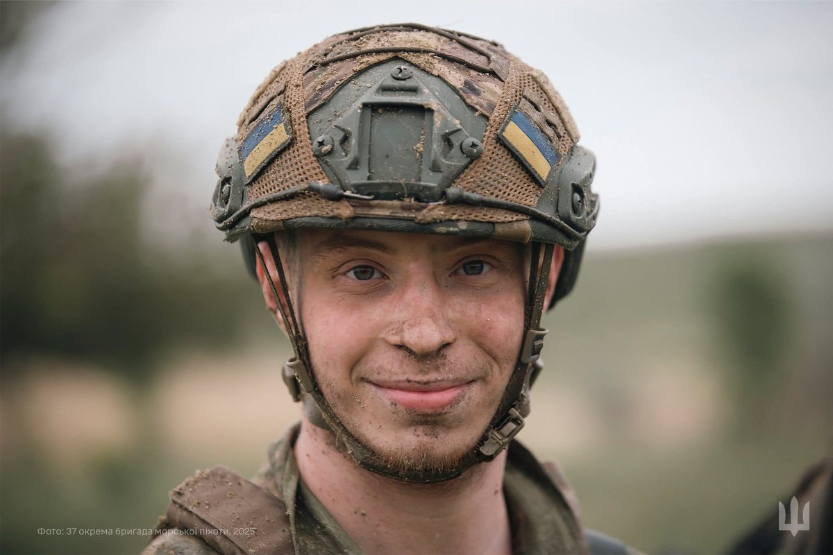 GeneralStaffUA's tweet image. 🇺🇦🔱 Відомий латинський вислів стверджує, що вдача посміхається сміливим.
За кожним з цих обличь та сотнями інших морпіхів – справжня сміливість, незламна воля та відданість Україні.
Комунікаційний підрозділ 37 окремої бригади морської піхоти