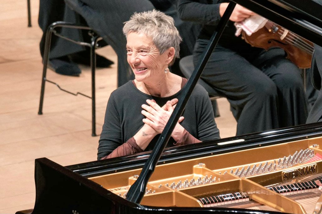 ConrothN's tweet image. Wishing a very happy 81th birthday to the Portuguese #pianist @MJPires 🎂🎶🌹.
📸 2 : with #pianovirtuoso #evgenykissin
#mariajaopires