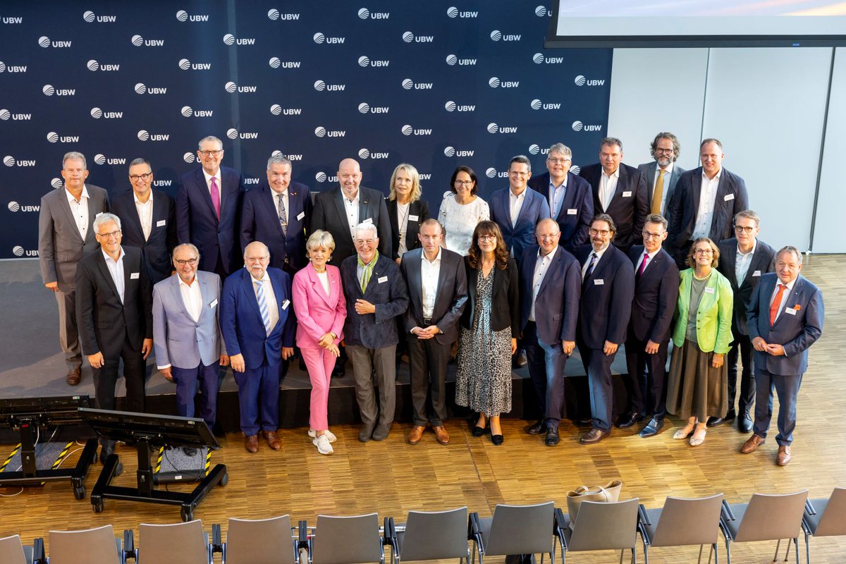 UnternehmerBW's tweet photo. Im Rahmen unserer jährlichen #Mitgliederversammlung wurde Thomas Bürkle zum neuen Präsidenten unseres Verbandes gewählt. Er folgt auf Dr. Rainer Dulger, der nach zwei erfolgreichen Amtszeiten nicht mehr kandidierte - dem #Verband aber als Ehrenpräsident erhalten bleibt.

#UBW https://t.co/nJKpMNoFyD
