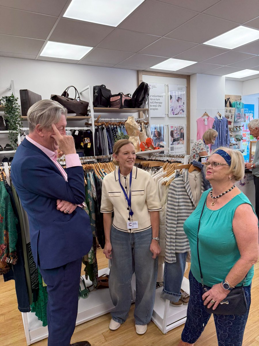 Wonderful to meet volunteers at Cancer Research in Wimbledon this morning.

We talked about their processes for making the most from their donations, and all the hard work the volunteers put in to make it happen.