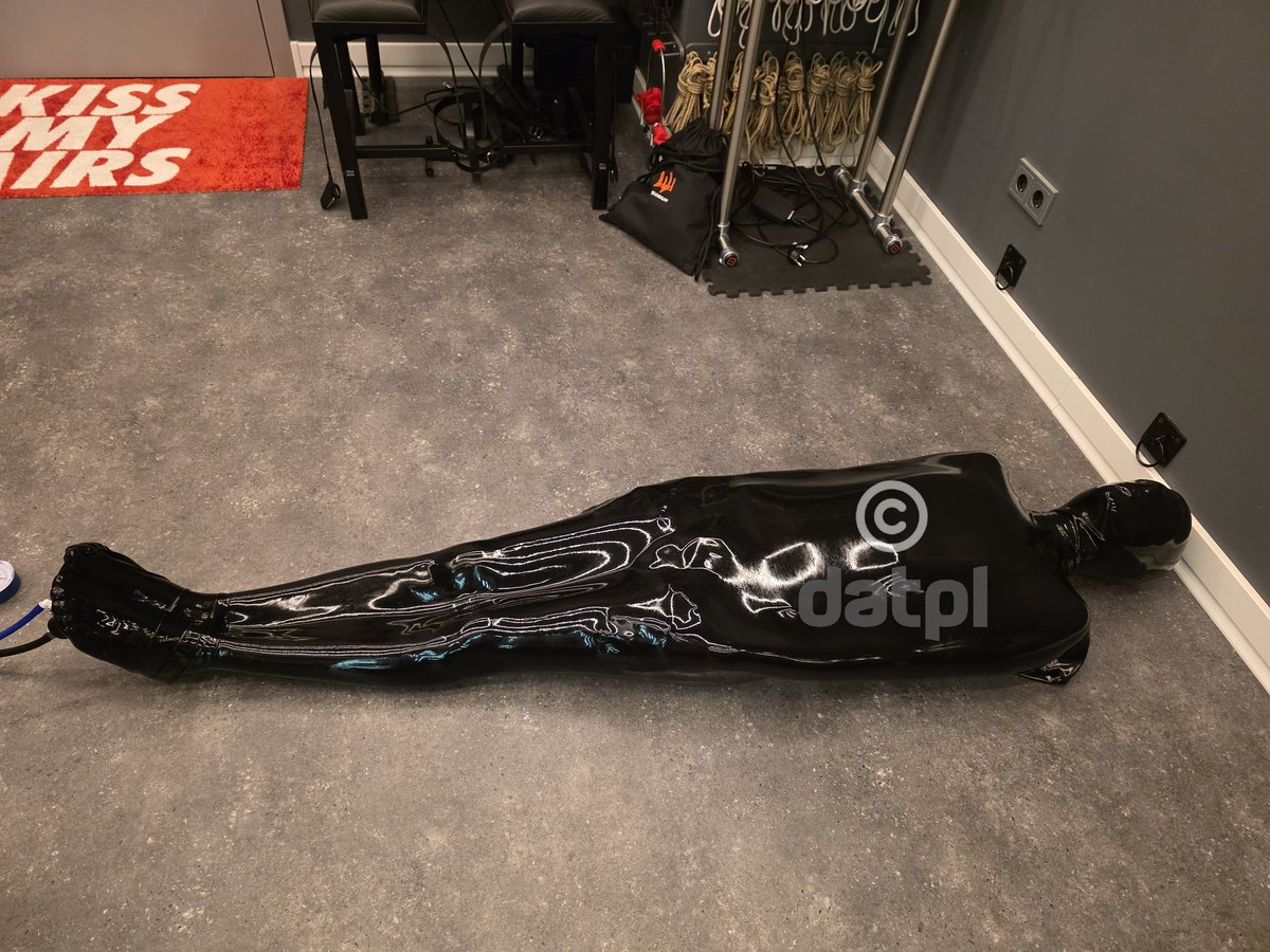 I might be occupied at the moment. I'll call you back ;) 

Relaxing with <a href="/Valpurg/">Valp</a>

#latexdrone #latex #latexpup #sleepsack