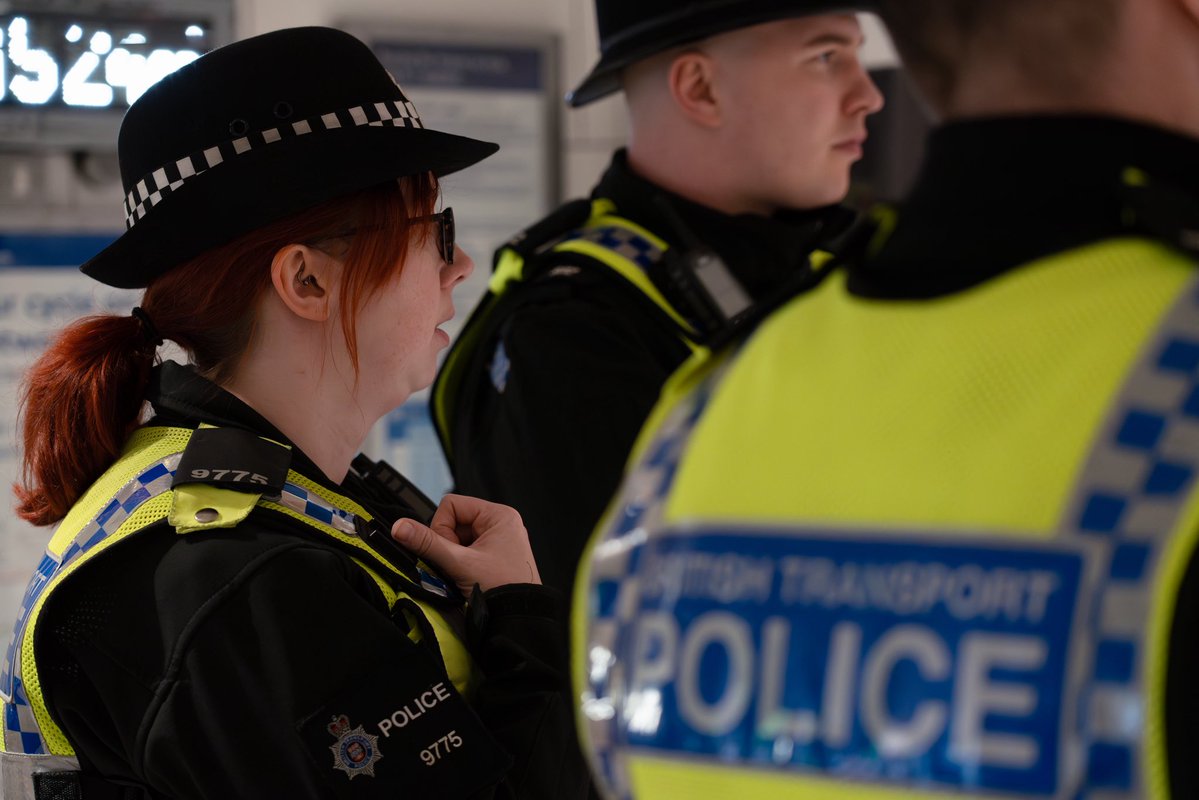 BTP's tweet image. On Monday night, a woman reported her phone was robbed at Shepherd’s Bush station 🚨
Officers quickly tracked the phone’s location to Wembley Park area. They identified the suspects and swiftly arrested them.
We will not tolerate robbery.
Need us? Text 61016 📱