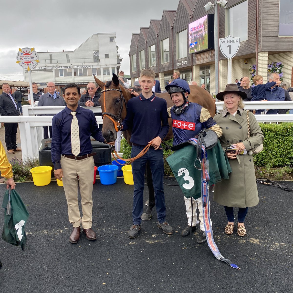 CatterickRaces's tweet image. BOSPHORUS ROSE and Luke Morris win the @SkyBet @YorkshireRacing Summer Festival Handicap Stakes for Sir Mark Prescott @HeathHouseNkt and the Bosphorus Rose Partnership - congratulations to all connected!