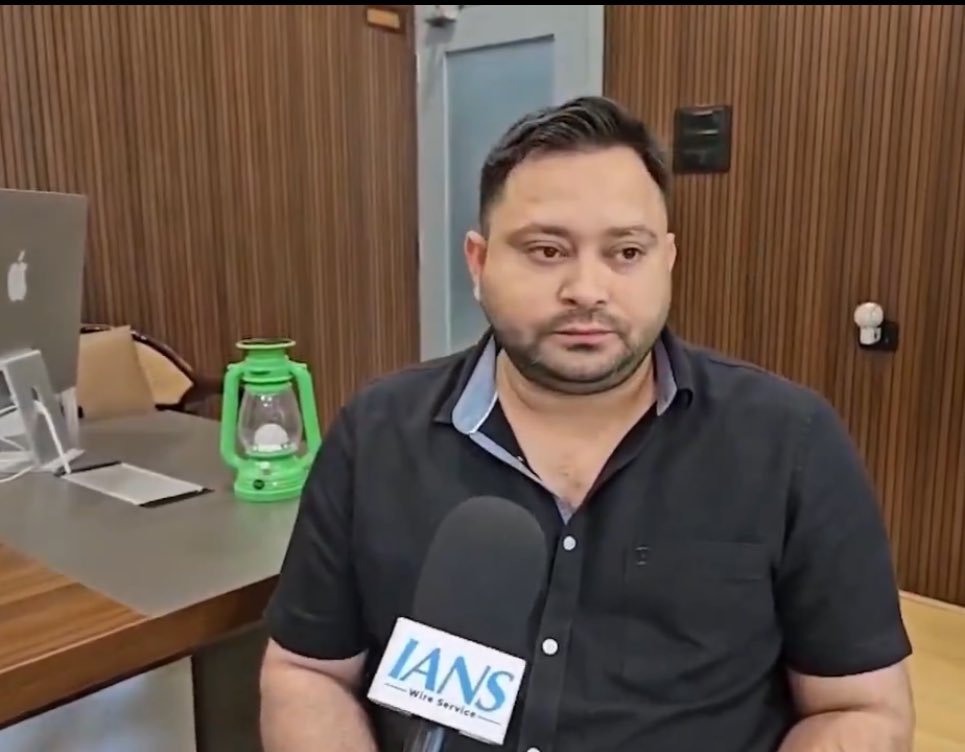 ShubhamShuklaMP's tweet image. रिपोर्टर- क्या आप लोग चुनाव का बायकॉट भी कर सकते हैं, इस पर भी आपस में बातचीत कर सकते हैं?
तेजस्वी यादव- हाँ हो सकती है , इस बात पर भी चर्चा हो सकती है।
अब सवाल ये कि- ये बॉयकॉट पहले होगा? या चुनाव के बाद?