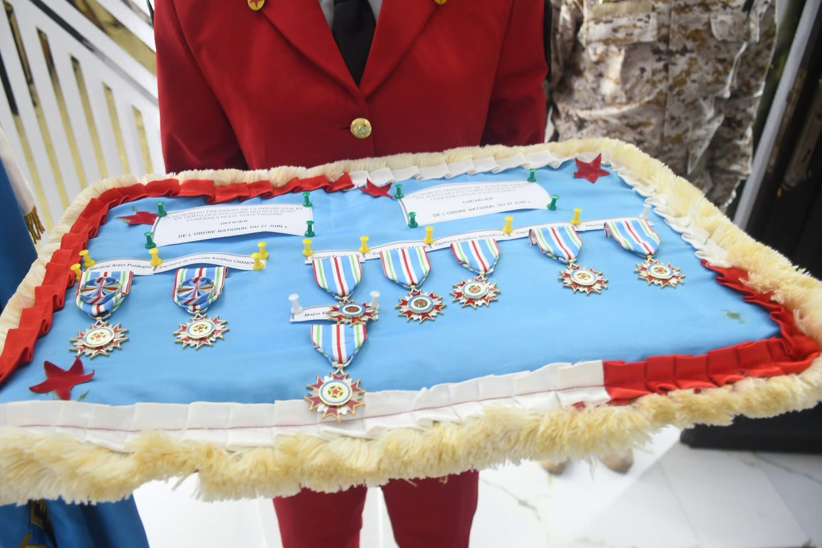 LiveDjib's tweet image. Remise de décorations par le CEMGA à l’Hôtel des Officiers Hassan Bassoma Hassan
Dans le cadre du renforcement des liens de coopération militaire et en reconnaissance des services rendus par les partenaires internationaux, une cérémonie de remise de décorations s’est tenue ce…