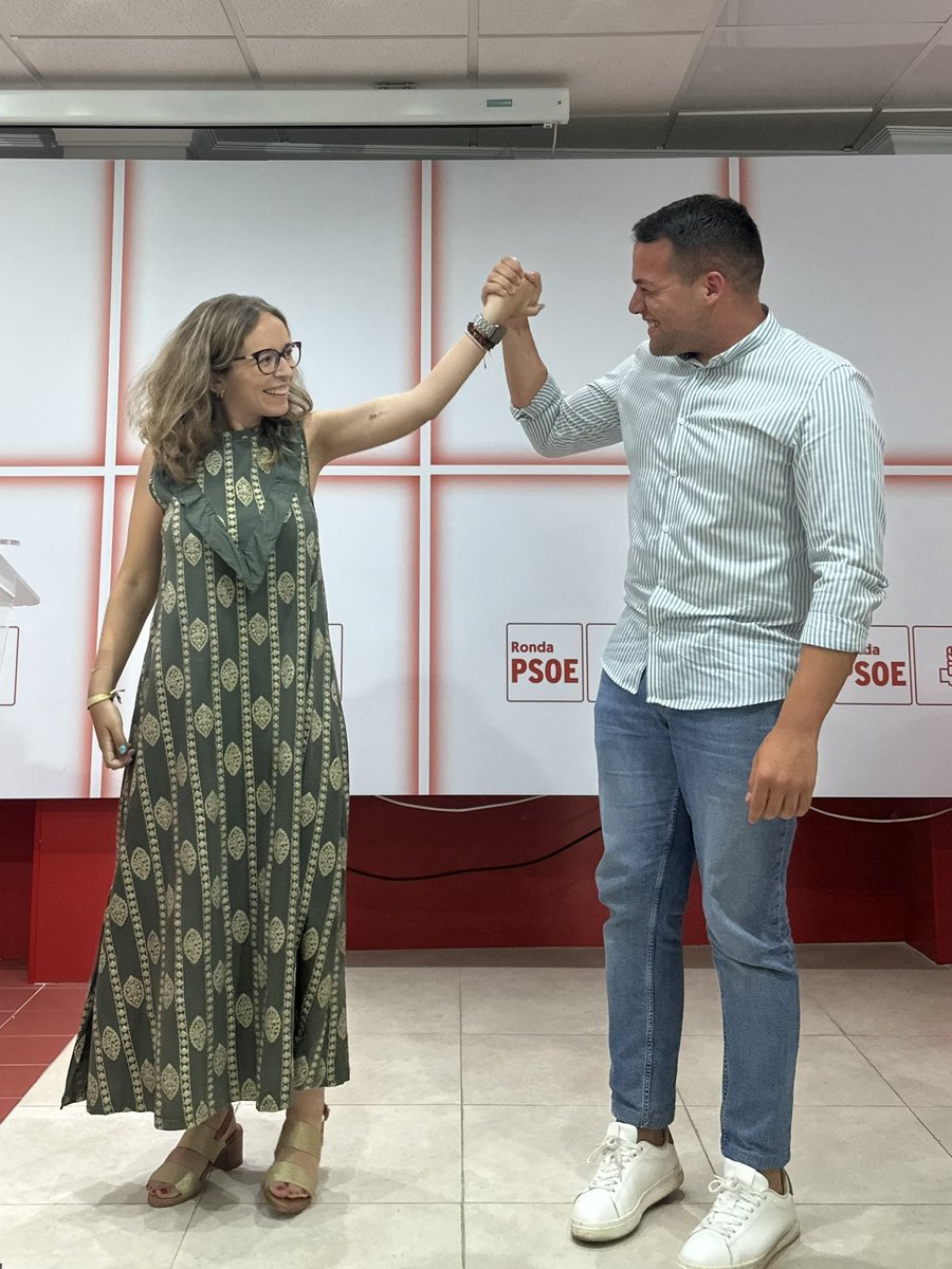 JSA Málaga (@jsamalaga) on Twitter photo 🌹Ayer estuvimos junto a los compañeros y compañeras de las <a href="/jsaderonda/">JSA Ronda</a> en su Asamblea Local celebrada en la sede del <a href="/PSOERonda/">PSOE Ronda</a>
❤️Enhorabuena a <a href="/NereaMJ2000/">Nerea Marín 🌙</a> por su elección como secretaria general y continuar luchando por la juventud malagueña.
#IlusionandoElPresente 🌹Ayer estuvimos junto a los compañeros y compañeras de las <a href="/jsaderonda/">JSA Ronda</a> en su Asamblea Local celebrada en la sede del <a href="/PSOERonda/">PSOE Ronda</a>
❤️Enhorabuena a <a href="/NereaMJ2000/">Nerea Marín 🌙</a> por su elección como secretaria general y continuar luchando por la juventud malagueña.
#IlusionandoElPresente