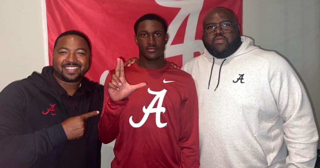 blakebyler45's tweet image. High school coach describes Alabama CB commit Zyan Gibson as 'unbelievable talent'
"He's gonna be really good for that program."
on3.com/teams/alabama-… (On3+)
