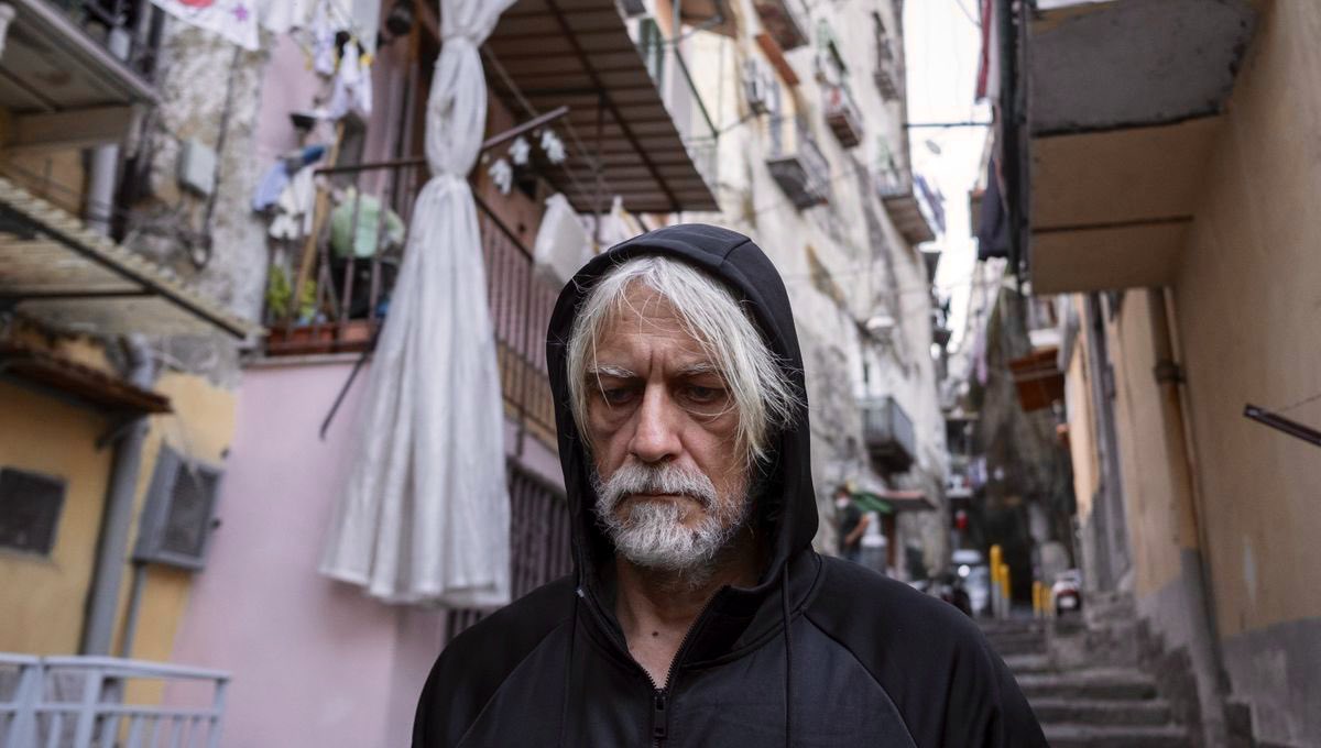 philippe_rouyer's tweet image. À 21h sur @ARTEfr «Nostalgia» est un film magnifique de Mario Martone qui avait fait l’événement à #Cannes2022. Le protagoniste incarné par le génial Pierfrancesco Favino revient à Naples 40 ans après. Le spectre de la Camorra et le retour de son passé entrechoquent ses souvenirs