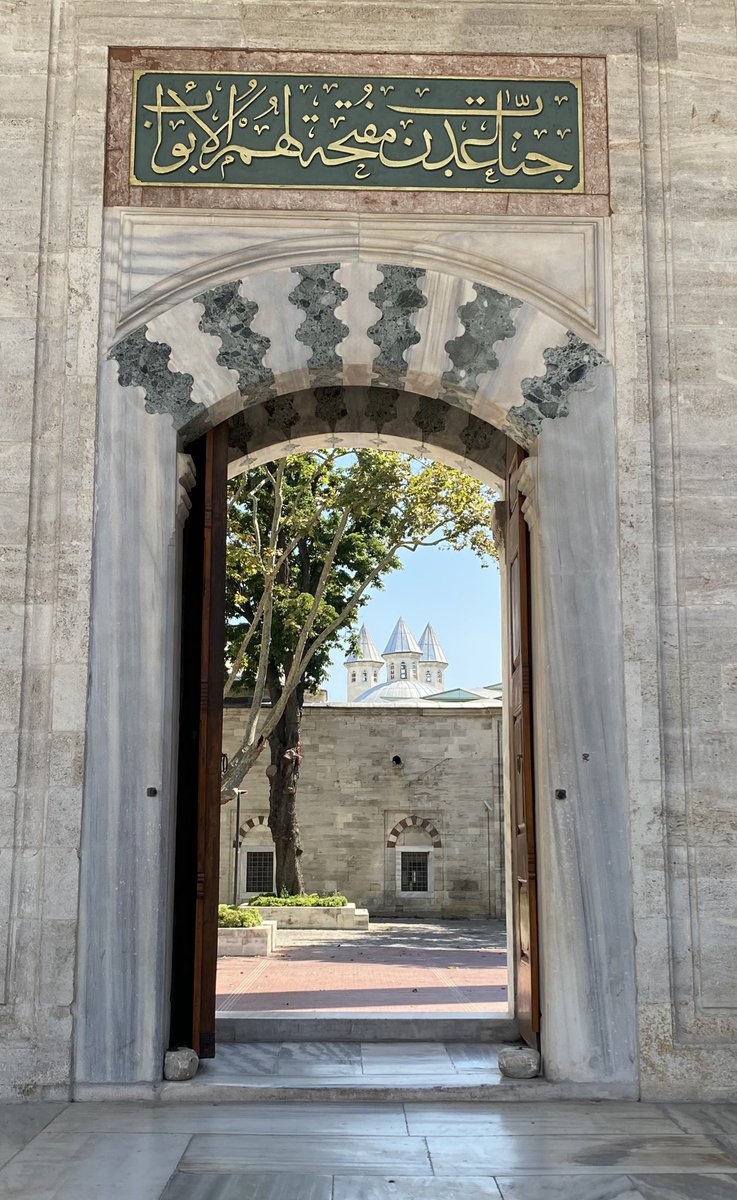 “Allah’a karşı gelmekten sakınanlar için elbette güzel bir dönüş yeri, kapıları kendilerine açılmış Adn cennetleri vardır”