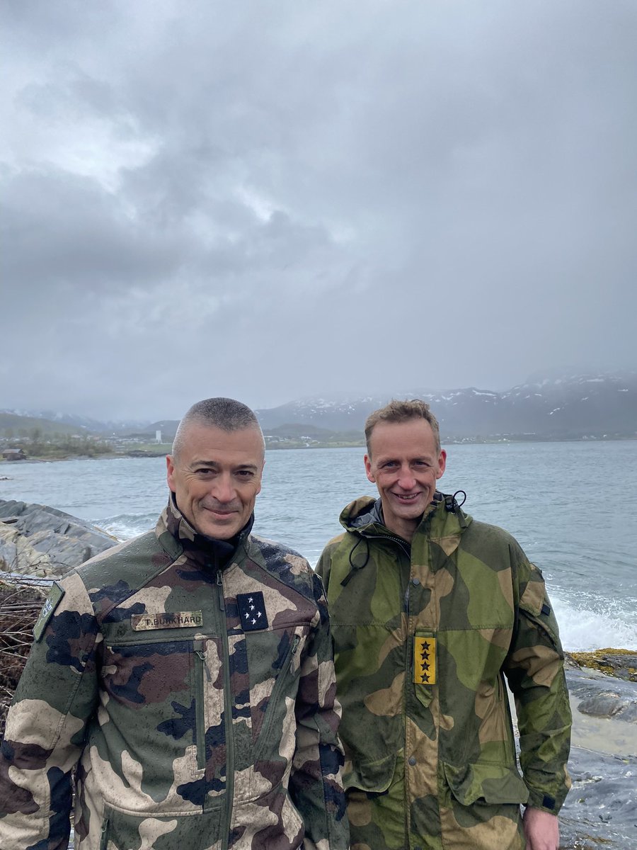 EmmanuelMignot2's tweet image. Mon général, @CEMA_FR c’était un honneur, un privilège et un plaisir de servir à vos côtés pendant 2 ans à Balard, mais aussi Beyrouth, Niamey, Colleville, Bruxelles, Ouallam, Bagdad… Gratitude et fierté.