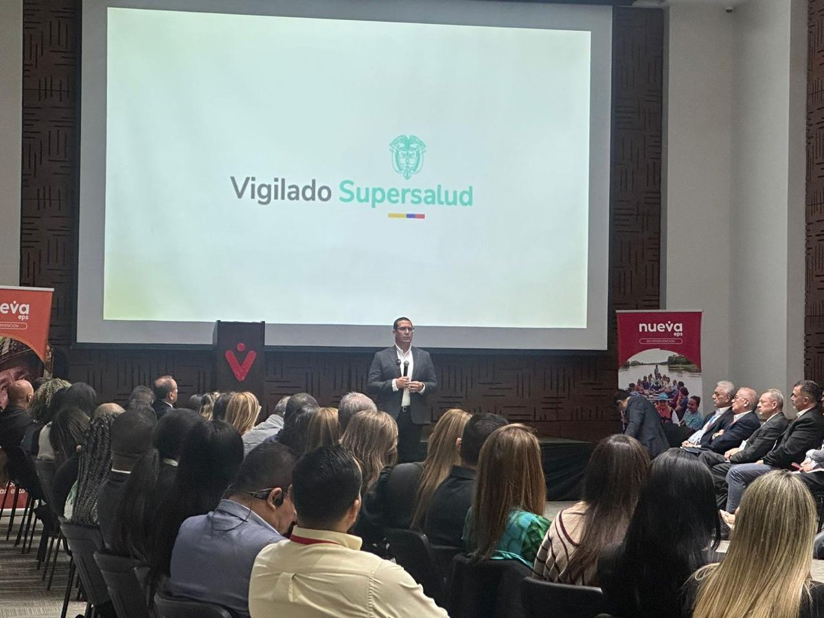 El Superintendente, <a href="/giovannyrubiano/">Giovanny Rubiano MD</a>, denominó la invitación de la <a href="/NuevaEPS_/">NUEVA EPS</a> un diálogo de saberes. “Nadie tiene todas las respuestas, necesitamos siempre del conocimiento de todos. Valoro esta invitación en la que participan el equipo gerencial y regional de Nueva EPS.
(1-2)