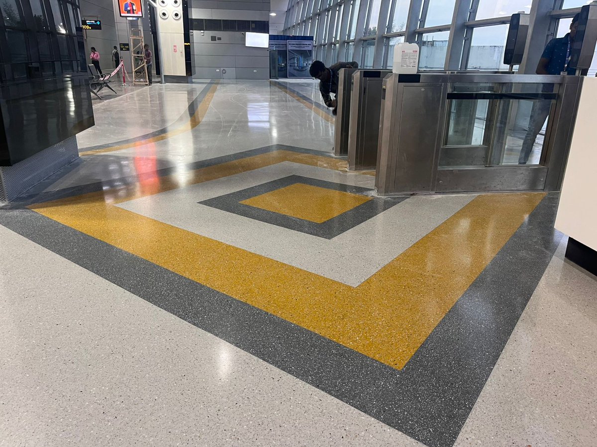 aaikolairport's tweet image. ২৫ নম্বর গেটে নতুন ইপোক্সি মেঝে #কলকাতাবিমানবন্দর এখন যাত্রীদের ব্যবহারের জন্য উন্মুক্ত, পুরাতন কার্পেটগুলিকে আরও পরিষ্কার, আধুনিক চেহারা দিয়ে প্রতিস্থাপন করা হয়েছে যাতে আরাম এবং নান্দনিকতা বৃদ্ধি পায়। #PassengerExperience