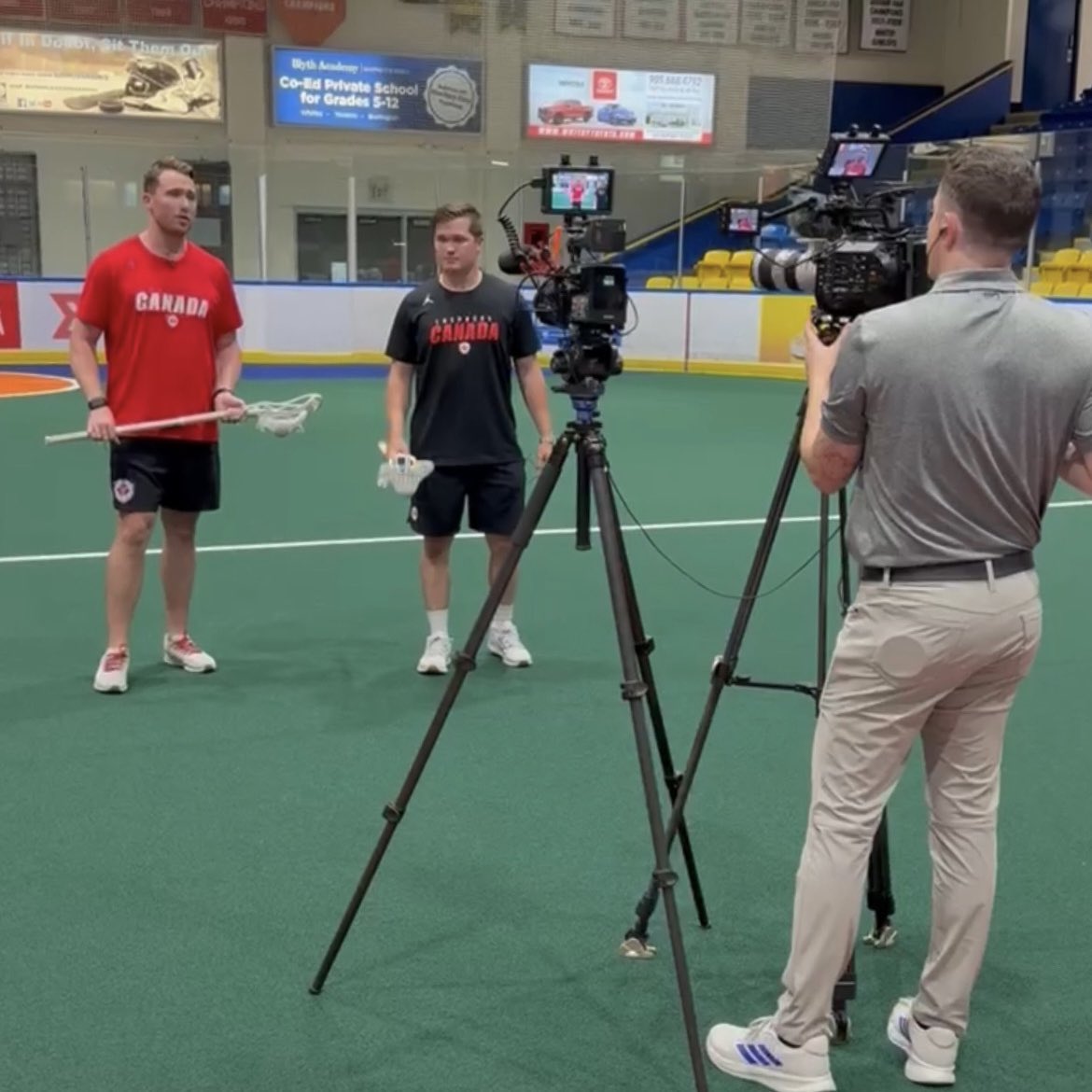 KohanContent's tweet image. Day two in Oshawa. ✔️🇨🇦
Back-to-back content sessions, field shots, panel interviews & more!