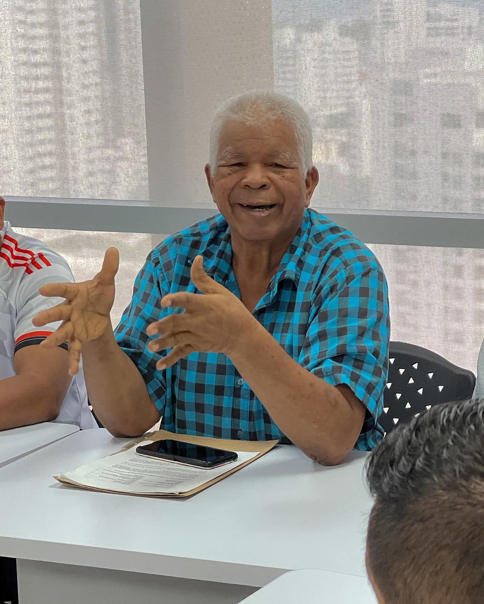 Dumek Turbay Paz (@dumek_turbay) on Twitter photo El fenómeno de los mal llamados "recogelocos" en #Cartagena lleva casi 20 sin ser resuelto. Mil reuniones y nada pasa.
Y como resolver problemas es lo nuestro, la <a href="/secgeneral_ctg/">Secretaría General de Cartagena</a> avanza con éxito en los diálogos de concertación con los conductores de los jeeps colectivos que El fenómeno de los mal llamados "recogelocos" en #Cartagena lleva casi 20 sin ser resuelto. Mil reuniones y nada pasa.
Y como resolver problemas es lo nuestro, la <a href="/secgeneral_ctg/">Secretaría General de Cartagena</a> avanza con éxito en los diálogos de concertación con los conductores de los jeeps colectivos que