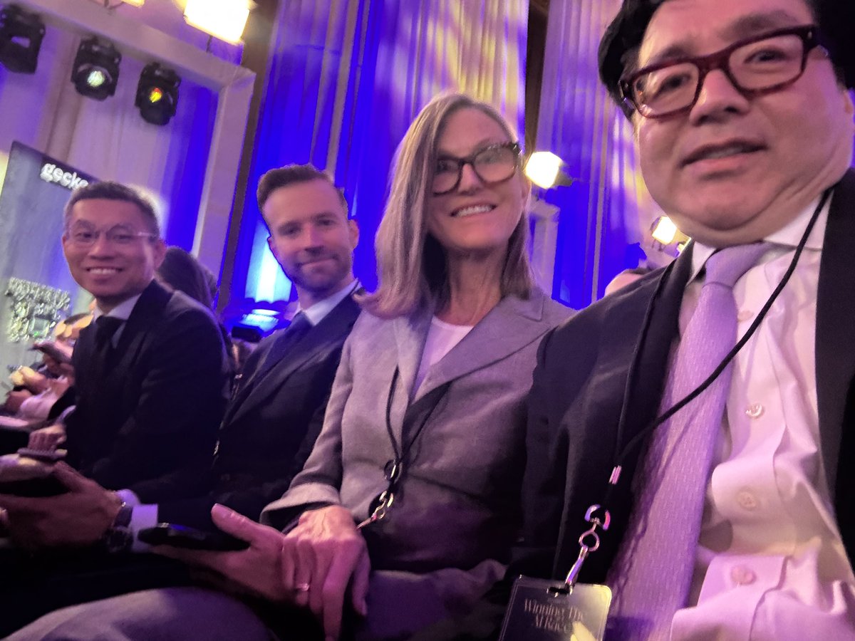 fundstrat's tweet image. Excited to be at the ALL-IN / Hill & Valley forum AI summit in DC
@mozayyx Xuan
@CathieDWood ARK
@theallinpod @teflonblondie