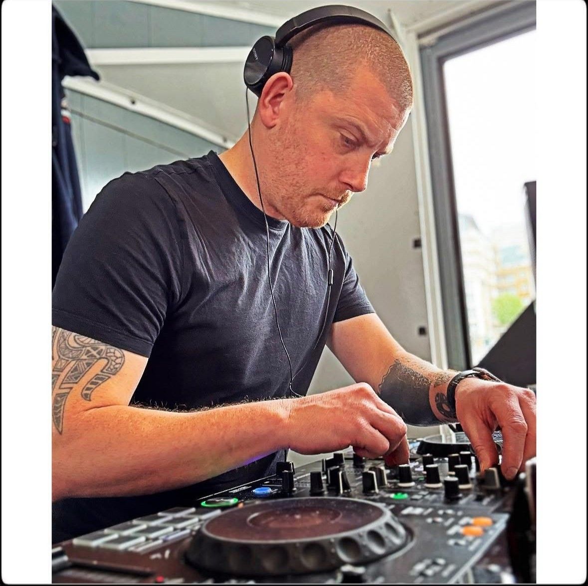 LDNPartyBoats's tweet image. 🎧 Ladies and gentlemen, we&apos;d like to introduce you to our wonderful DJ&apos;s! Whether you&apos;re here to dance the night away, celebrate with your colleagues, or just enjoy an unforgettable night, they&apos;ve got you covered

🙏 We&apos;re so grateful to have such a lovely team!

#DJs #LondonDJs