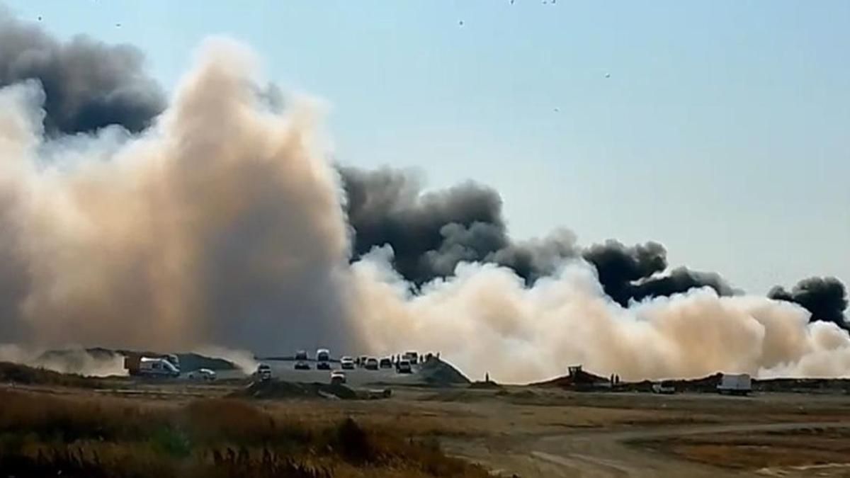 cnnturk's tweet image. Silivri'de çöp döküm sahasında yangın! Yangını söndürme çalışmaları devam ediyor buff.ly/Q75xzDa
