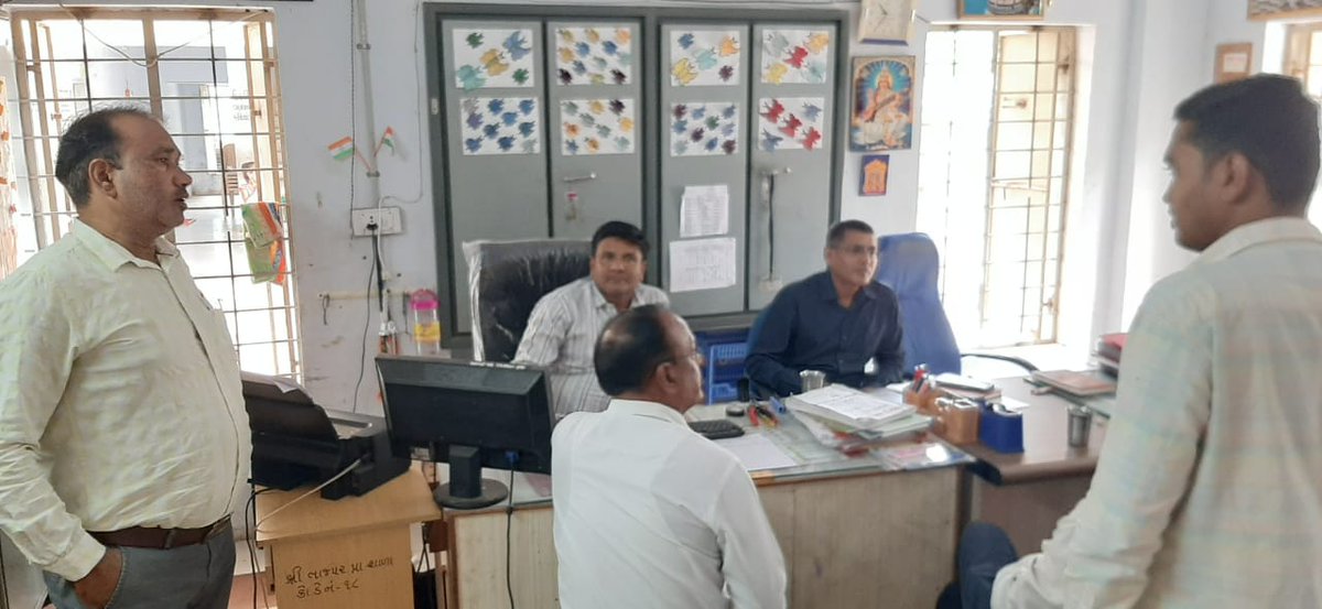 Guj_LSA_DoT_MoC's tweet image. Under Samriddh Gram Panchayat Project, DoT Gujarat LSA visited Tajpar village (Botad District), interacted with locals, Educational institute, reviewed BharatNet setup & raised awareness on FTTH benefits and Sanchar Saathi app.
@DoT_India
@DGT_HQ