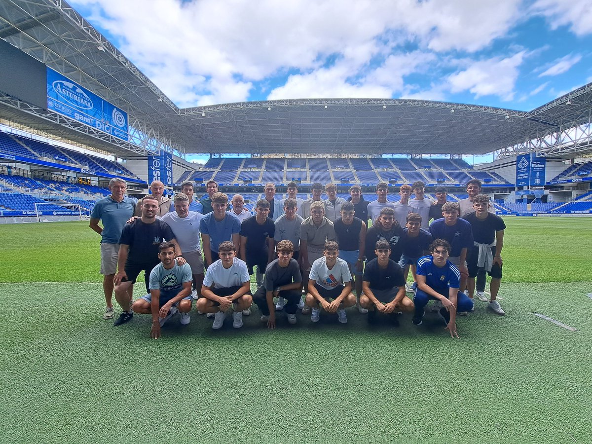 Cantera1926's tweet image. 🏟 El Carlos Tartiere acogió la presentación oficial del Juvenil A y B para la nueva temporada
👕 Entrega de ropa, primeras palabras y objetivos claros
✍️🏻 realoviedo.es/noticias/prese…
#RealOviedoDivi
#RealOviedoLN
#CanteraRO 🔵⚪