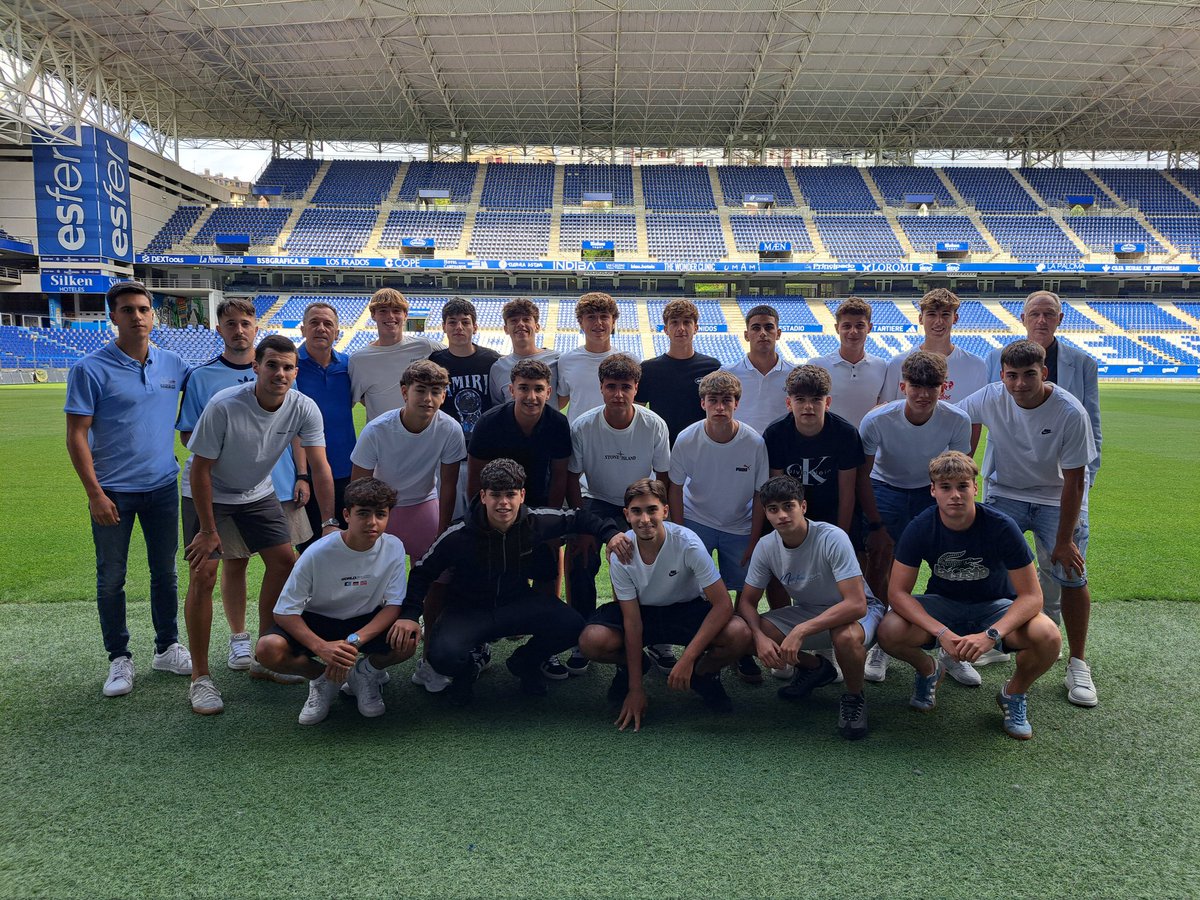 Cantera1926's tweet image. 🏟 El Carlos Tartiere acogió la presentación oficial del Juvenil A y B para la nueva temporada
👕 Entrega de ropa, primeras palabras y objetivos claros
✍️🏻 realoviedo.es/noticias/prese…
#RealOviedoDivi
#RealOviedoLN
#CanteraRO 🔵⚪