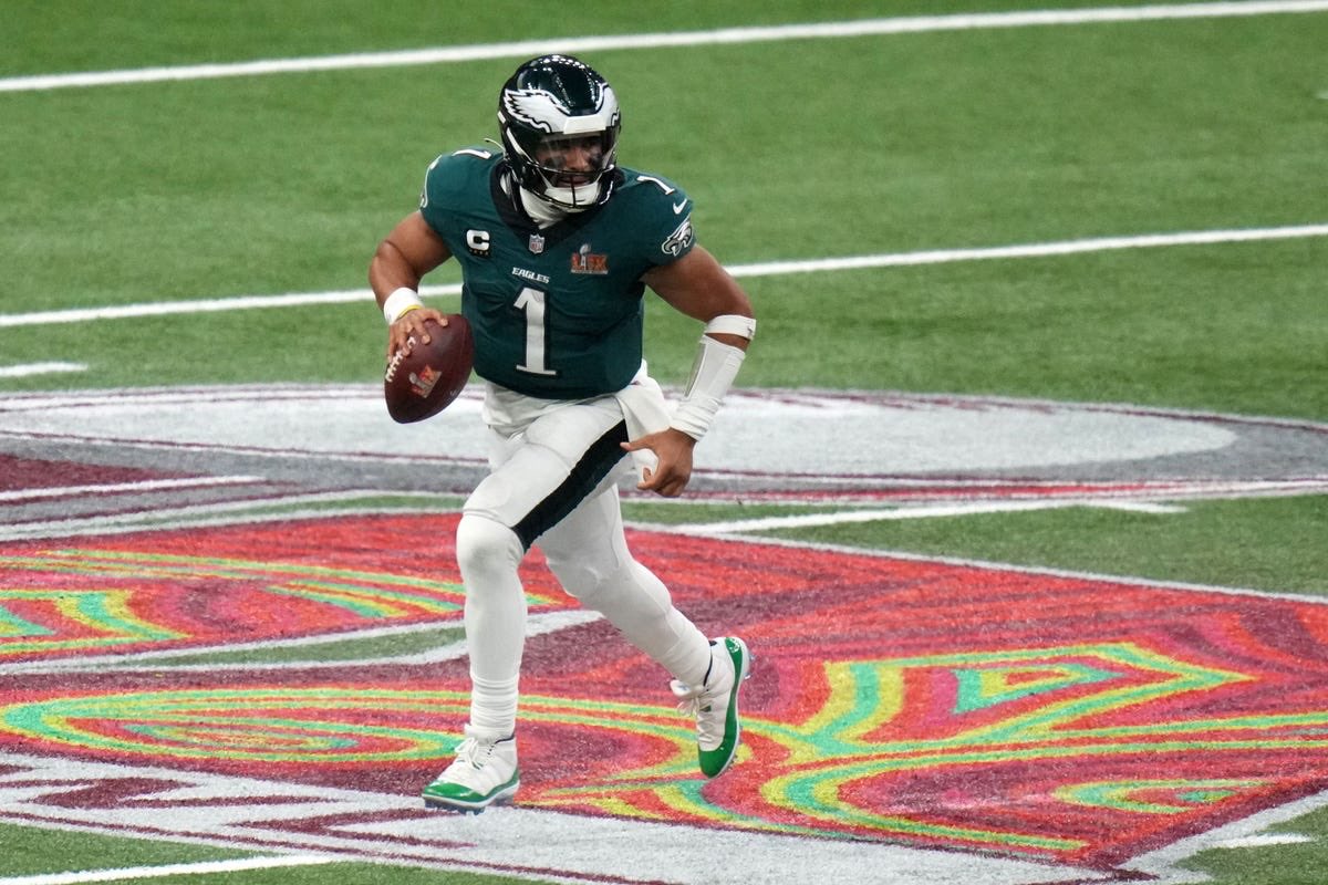 eaglesmuse_'s tweet image. Jalen Hurts says that he doesn’t pay attention to online discussions about his position among his peers, as he’s solely focused on being the best that he can be.