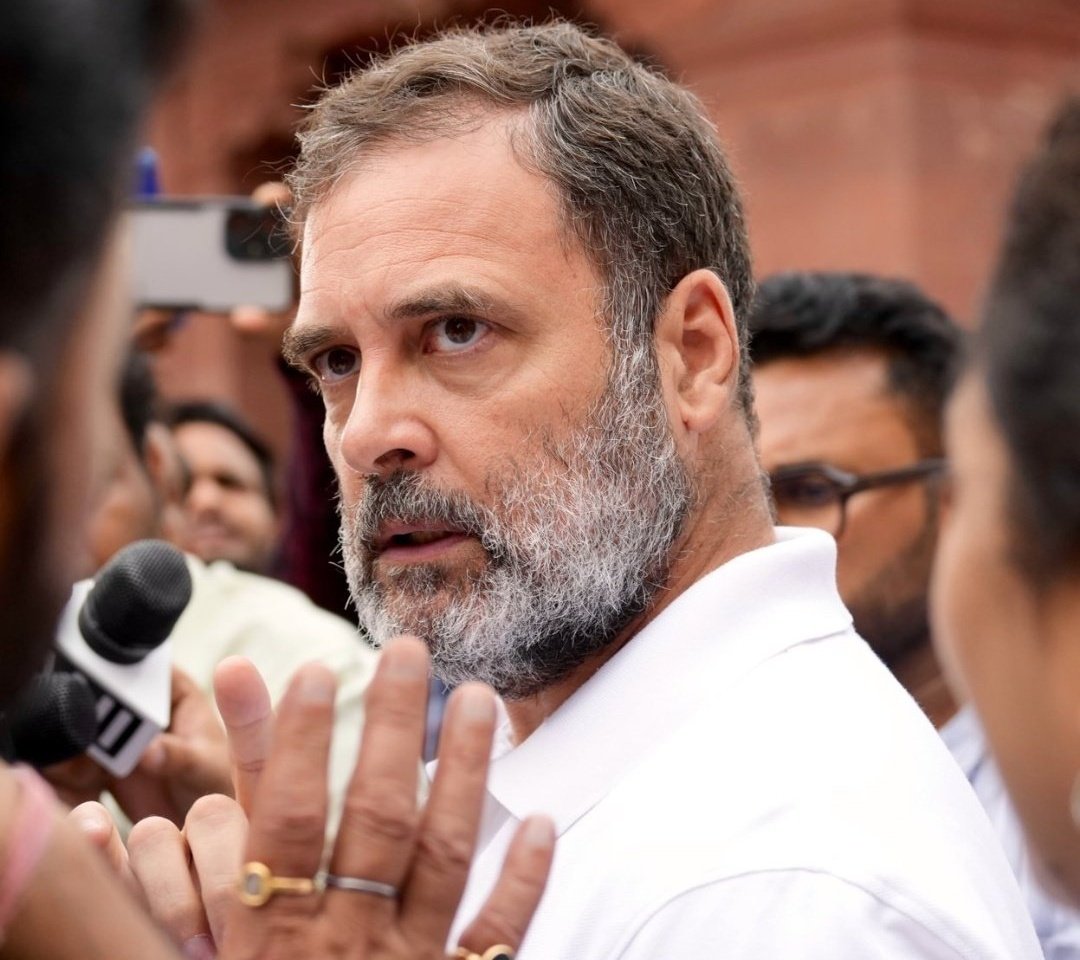 भारत को ऐसा प्रधानमंत्री चाहिए जो प्रेस कॉन्फ्रेंस का सामना करने से डरे नहीं 🔥

आज की सबसे ठंडी तस्वीर 📸