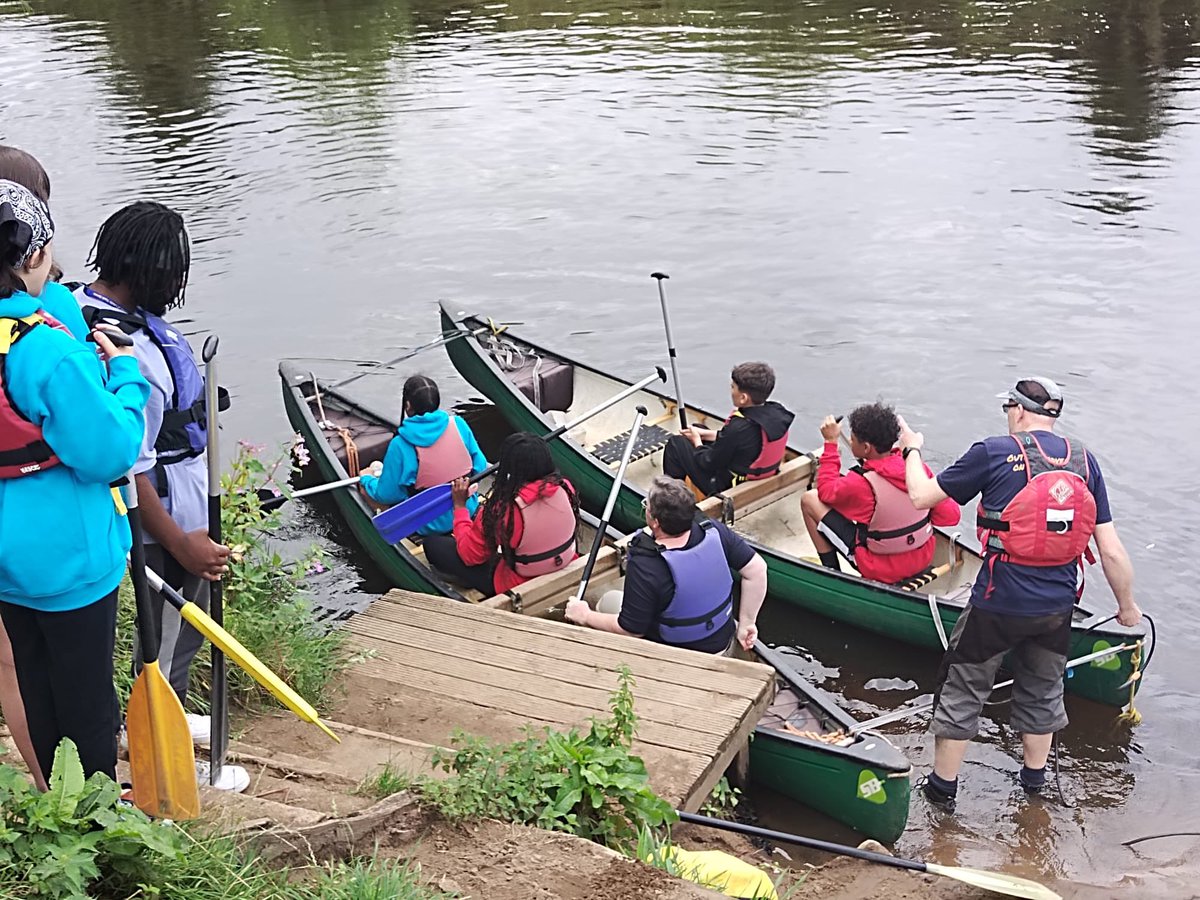 LeedsDYS's tweet image. It’s been a very busy day at Venture Out today! 🤩
Our groups started out with some canoeing! 🛶
@StWilfridsCHS @beckets_bkcat @ASCHC_COLLEGE