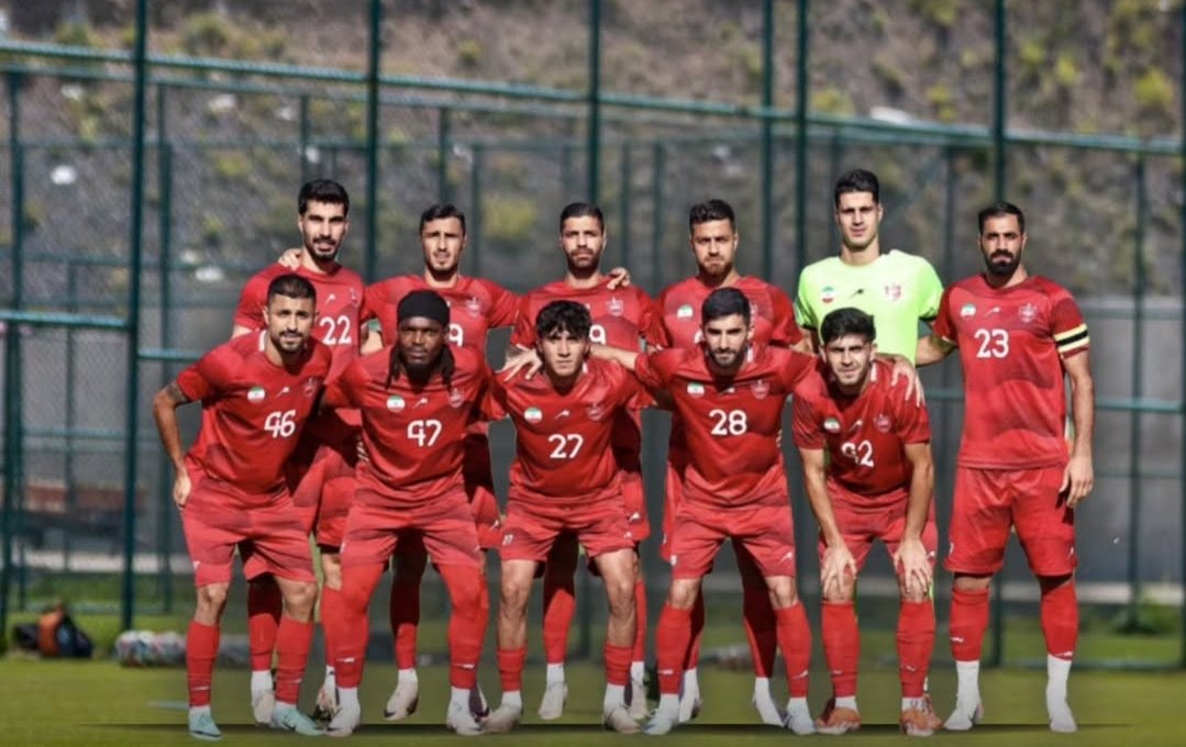 Jabarihamid63's tweet image. آقای هاشمیان اولین محک جدی #پرسپولیس نشان داد ،نقطه ضعف فصل پیش نبود هافبکهای دونده جنگنده که بتوانند کنترل میدان را از حریفان بگیرند همان روند فصل پیش تکرار میشود.اگر اعتبارت را دوستداری رفیعی،سرلک،احمدزاده کنار بگذار و از مدیر بخواه هافبکهایی از جنس باتیستا مندی جذب شوند!
